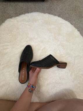 Chelsea & Violet Black Woven Leather Mules Size 8M